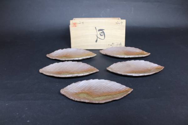 葉模様の備前焼 葉模様の備前焼 備前焼 飛襷 葉形 - Etsy 日本