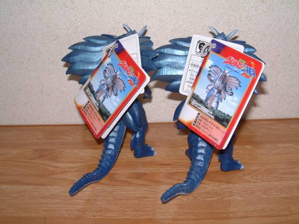 バンダイ レイジャ（赤＆青） ウルトラ怪獣ソフビ コスモス(怪獣、宇宙