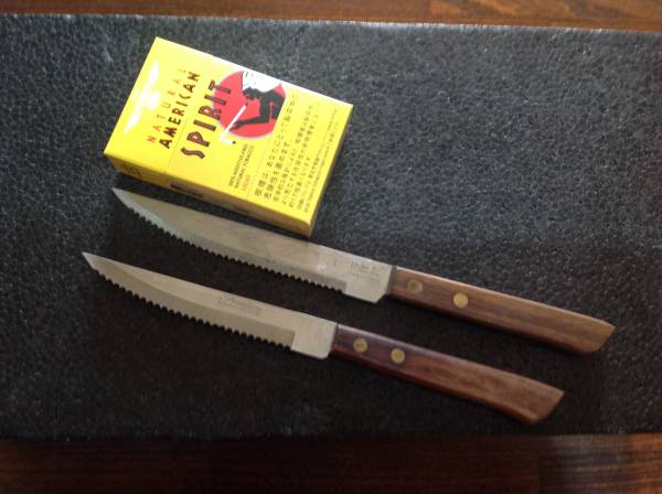 小型のカットナイフ2本、_1