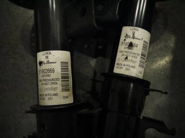 売り切り フィアット　アバルト500 純正サス、ショック一台分_2