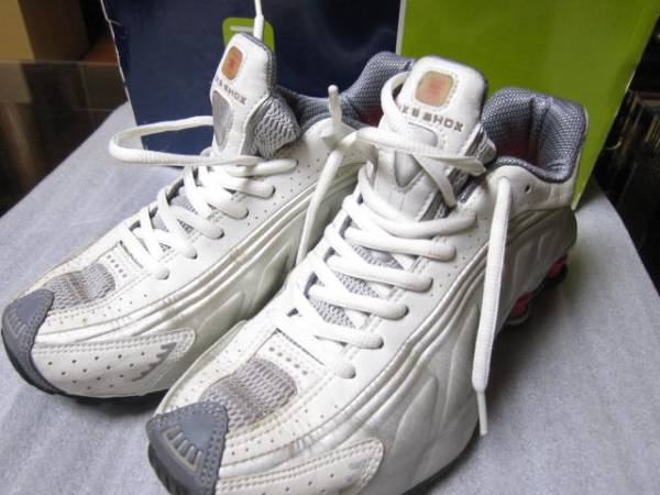 ショックス４Ｒシルバー24.5ｃｍ　箱つき