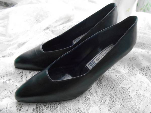 新品　ジバンシイ　黒本皮パンプス　サイズ３５　激安