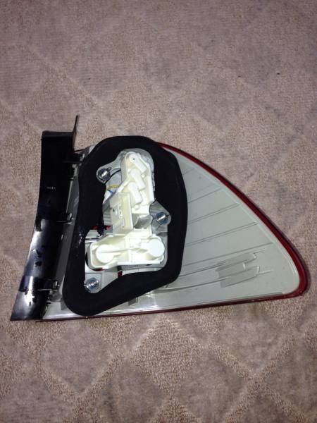 BMW 3シリーズ E91 ツーリング後期 テールライト左_2