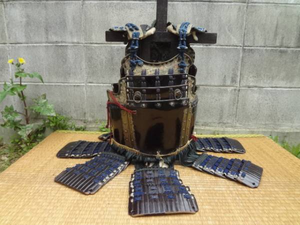 甲冑/黒漆塗五枚胴具足/草摺り猪目透/江戸時代/鎧武具刀剣兜(甲冑（兜