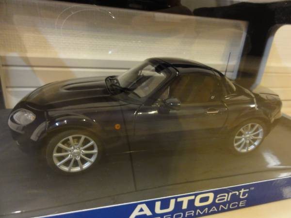 1/18　マツダ　MX-5　ロードスター リトラクタブルルーフ　2006