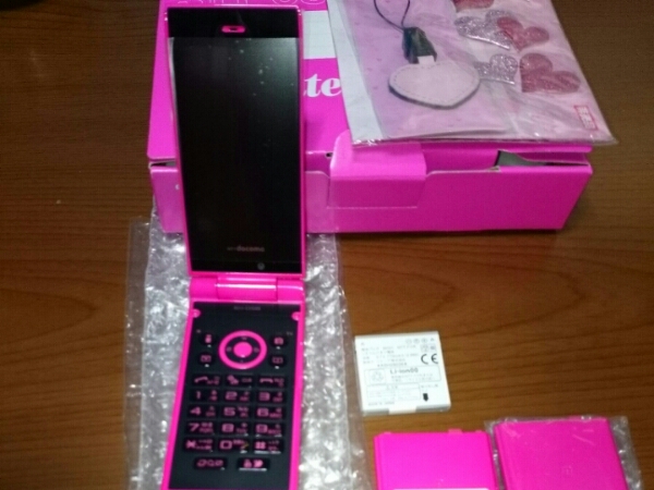 docomo SH-05B Seventeenコラボ ガラケー 携帯電話 ドコモ 新品 限定品
