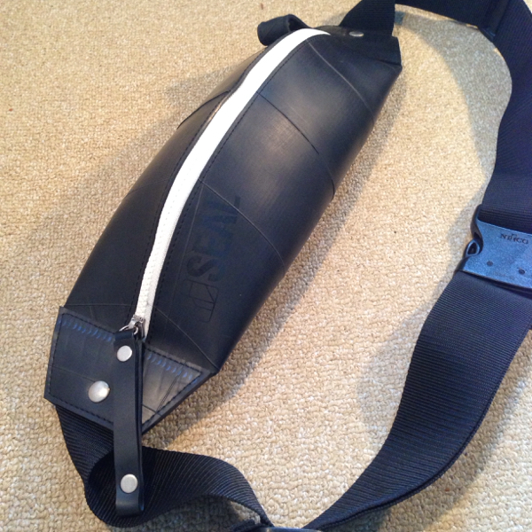 【美品】SEAL ラバー製 ボディーバッグ ブラック 【個性派】