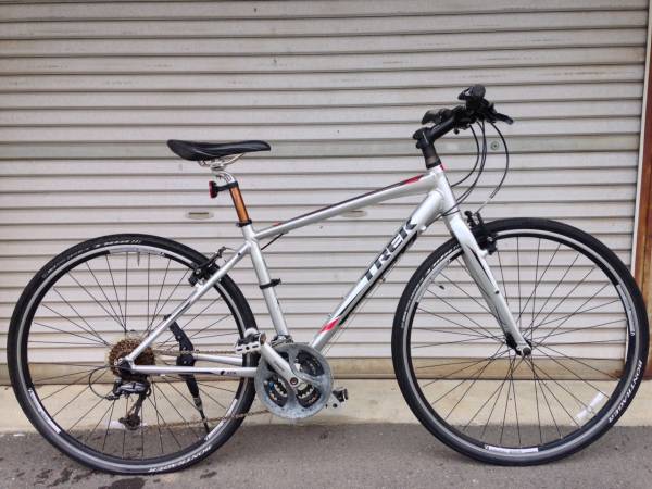 F【TREK】クロスバイク 7.3FX シルバー アルミ 24段(Mサイズ)｜売買 