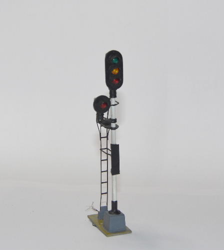３灯式プラス1灯式信号機　組立塗装済