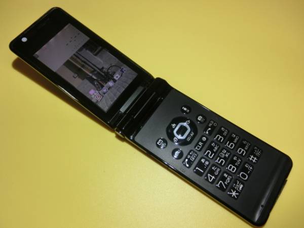 携帯電話 ガラケ－ ドコモ P-01C ブラック 中古品 保証 