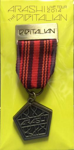 ★ 嵐 東京ドーム限定グッズ★メダルブローチ赤　送料無料_1