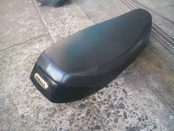 ヤマハ　SR400純正シート