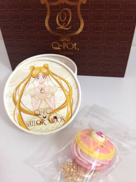 新品未使用 Q-pot. セーラームーン クリスタルスターマカロン ネックレス セーラームーン×Q-pot クリスタルスター マカロン ネックレス