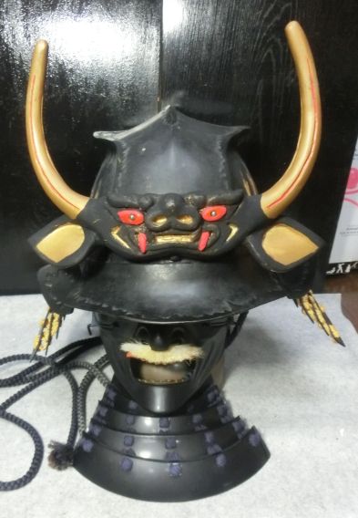 黒漆鉄地兜 五枚錣 前立て猫 武具甲冑＞(甲冑（兜、鎧）)｜売買された