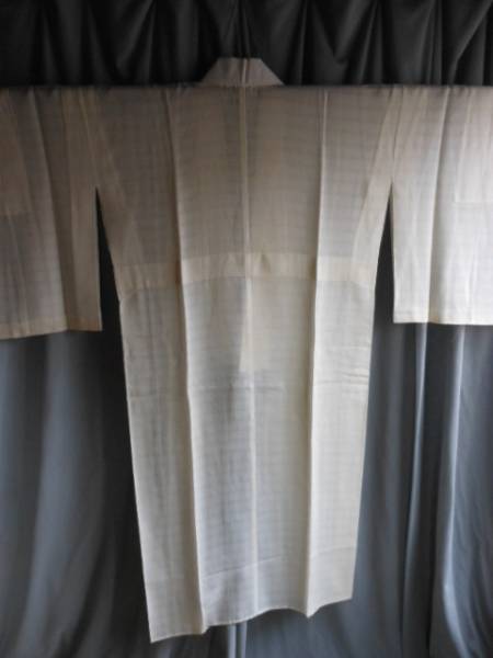 正絹：白の絽の長襦袢＊１回位使用？丸洗い済み