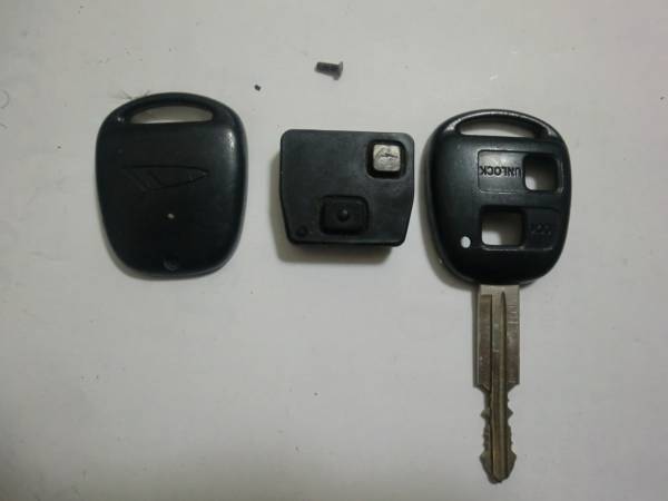 ダイハツ　純正キーレス　2ボタン式　①_1