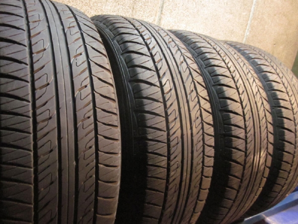 2025年製有215/65R16C 109/107L 4本セットバリ溝ダンロップ バリ溝□ダンロップ 215/65R16 4本セット PT2□残溝6-5山 13年製