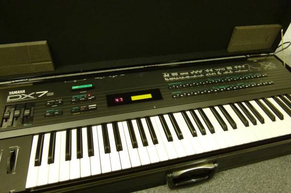 ○ 中古楽器 YAMAHA シンセサイザー DX7S KO0421 1円スタート 写真をご