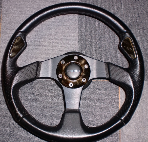 希少 momo JET レザーステアリング カーボン調 35Φ USED