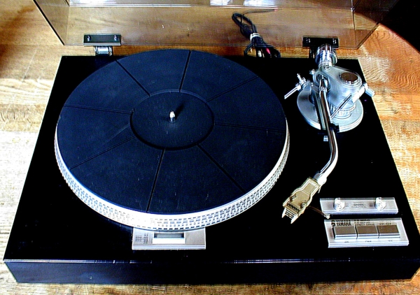 1978年 YAMAHA DDターンテーブル YD-D7 BLACK 14Kg シェル付