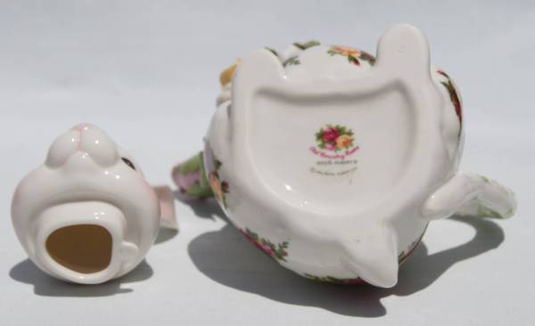 ロイヤル アルバート Royal Albert うさぎ ティーポット 箱入(ロイヤル