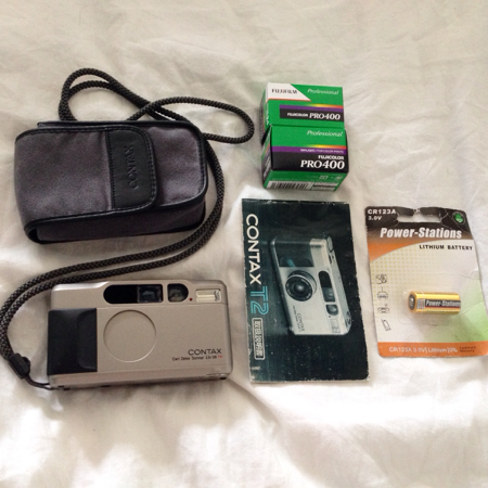 CONTAX T2 ＆純正ケース・ストラップ，取説，バッテリー，フィルム