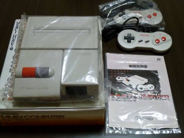 任天堂 ニューファミコン本体（箱説有）＋ソフト20本