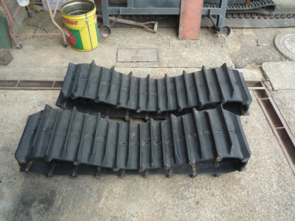 ３９０×３９×７２　コンバインクローラ２本　ヤンマー