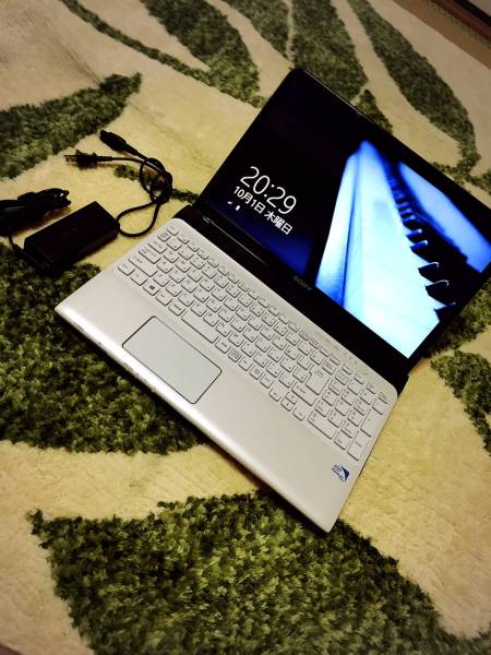 【美品】SONY VAIO SVE151J13N white windows 8 ノートパソコン