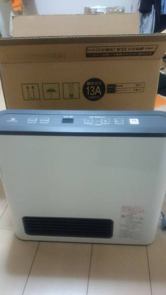 都市ガスファンヒーター。新古品。送料込。