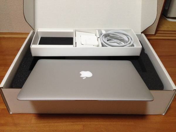 MacBook Air13-inch Core i7 8Gメモリ CTO アップルケア加入済み