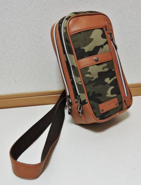 ◆【新品】HIDEAWAYS ニコル　迷彩　カモフラボディバッグ