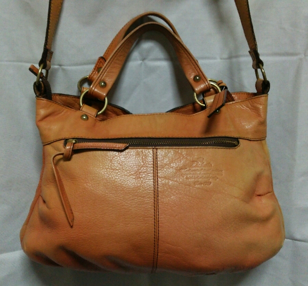 本革！２way 品がありおしゃれなDakota ダコタ！斜めがけできる