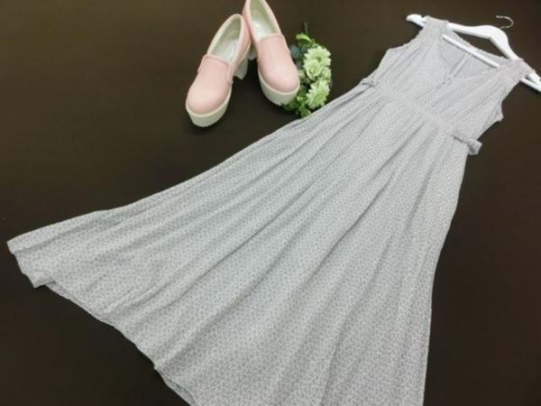 美品♪ ハグオーワー 雅姫 ロング丈ノースリーブワンピ 白 総柄