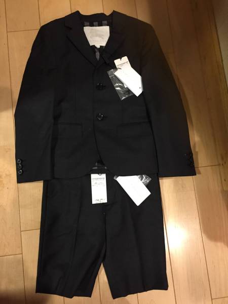 新品 バーバリー スーツ ８Y 128（120～130）
