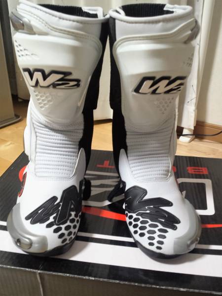 中古　W2レーシングブーツMISANO（ホワイト）２６．０　（４１）