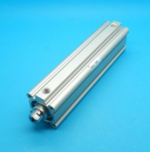 CQ2A32-150DCZ　薄型シリンダ　SMC　未使用品
