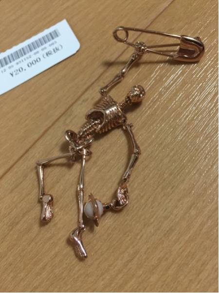 【新品】未使用 ヴィヴィアン スカル オーブ ブローチ