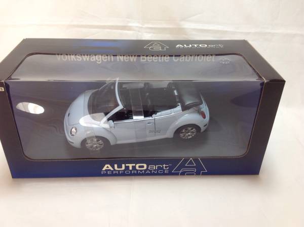 1．1:18 AUTOart ニュービートルカブリオレ ブルー