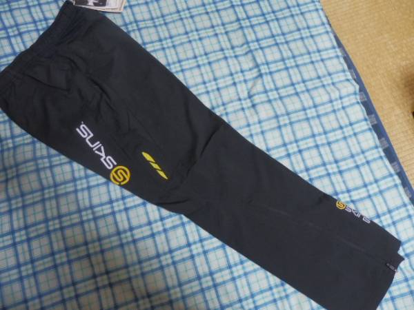 ◆新品 スキンズ(SKINS) ストレッチ ランニングパンツ L