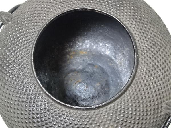 ◆茶道具【鉄製　霰釜（銅蓋、環付き）】直径20cm　4Kg