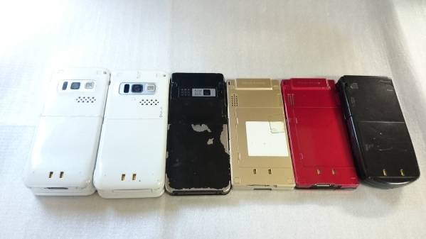 NTT docomo D503i 赤 新品 スマートフォン・携帯電話 NTT docomo D503i