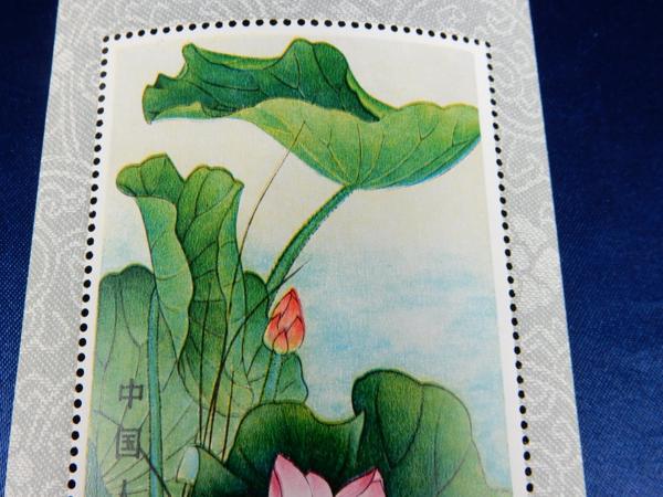 1980年の蓮の花切手の小型シートとバラ切手4種 1980年の蓮の花切手の