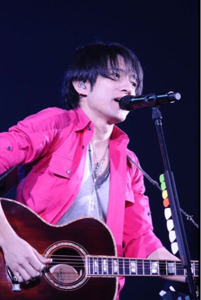 Mr.Children 桜井着 リチウムオムシャツ 同型異色