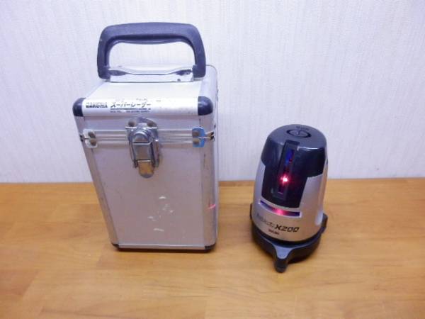 MAX b817 BAKUMA スーパーレーザーX200 LA-S802DG 電子整準グリーンレーザー墨出し器(本体のみ) ウエダ