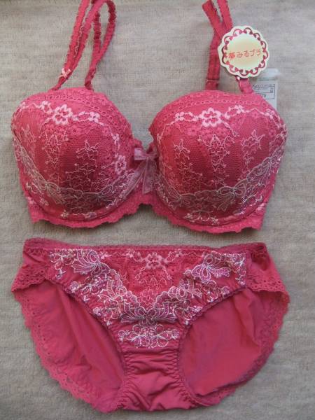 新品トリンプ★アモスタイル★夢みるブラ★Ｆ７０＆Ｍ　濃ピンク