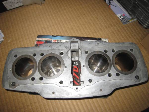 ＣＢ７５０ｋ１・ｋ２ｋ３ｋ４シリンダー