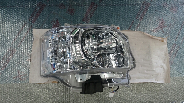 200系 ハイエース 4型 右ヘッドライト LED