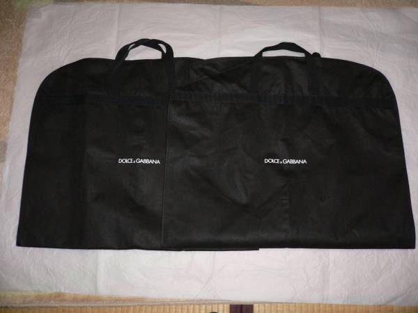 ★dolce&gabbanaロゴ入りガーメントバッグ２枚セット!!おしゃれ