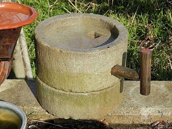 ①時代 石臼 挽き臼 粉引臼 碾き臼 蕎麦 臼 豆挽き 珈琲 自然石
